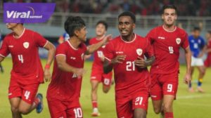 Bek tengah TImnas Indonesia U-19 Iqbal Gwijangge selebrasi usai cetak gol ke gawang Kamboja pada menit ke-86 laga kedua Grup A ASEAN U-19 Boys Championship 2024. Foto : pssi