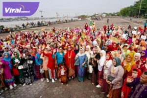 Pj Ketua TP PKK Sumsel Melza Elen Setiadi Hadiri Peringatan Hari Kebaya Nasional (HKN) Perdana di BKB Palembang. Foto : viralsumsel.com/win