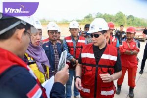 Tinjau Progres Pembangunan Tol Kapal Betung, Pj Gubernur Elen Setiadi : Targetnya 2024 Tersambung Semua . Foto : viralsumsel.com/win