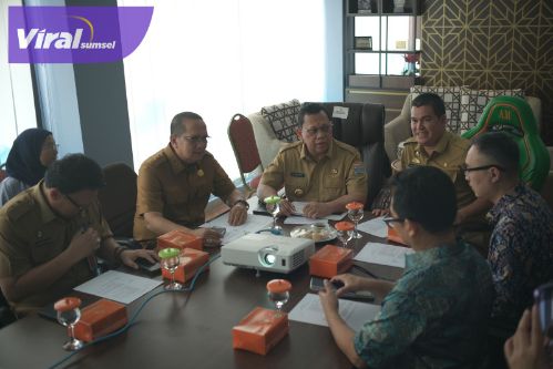 Tolong Viralkan! Pemkot Bakal Derek Mobil yang Parkir di Depan SD Muhammadiyah. Foto : viralsumsel.com/nto