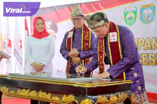 Resmikan Gedung PMI Kabupaten OKU, Pj Gubernur Elen Setiadi Harapkan Ketersediaan Stok Darah Akan Terus Bertambah. Foto : viralsumsel.com/win