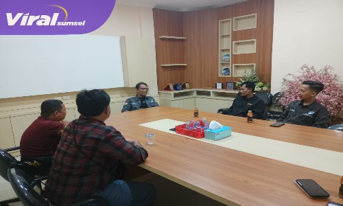 Suasana Rapat Pengurus DPD PJS Sumsel di Ketuai langsung oleh Darwin Syakorwi bertempat Jln. Kapten Arivai, Ilir Barat I, Kota Palembang. Foto : Viralsumsel
