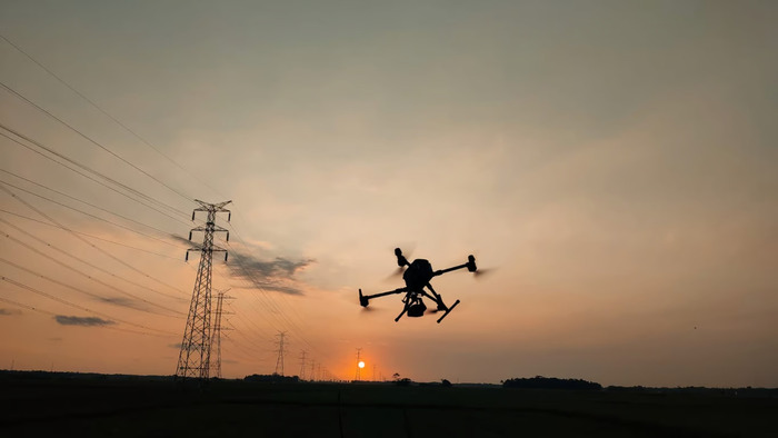 Efisiensi Inspeksi Jaringan Listrik: Terra Drone Indonesia Inspeksi ROW dan Tower SUTET di PLN Wilayah Kerja UPT Salatiga. Foto : viralsumsel.com