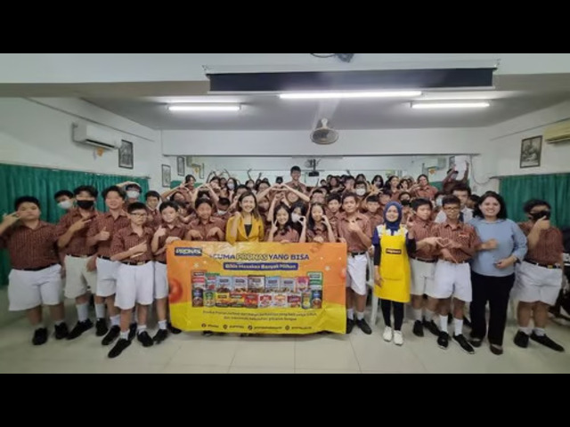 Priska Sahanaya: Mengupas Teknik Public Speaking Efektif Bersama PRONAS di SMP Hati Kudus. Foto: viralsumsel.com