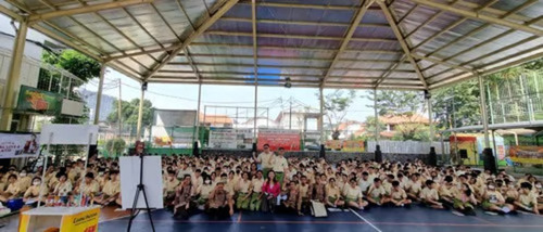 Coach Priska Sahanaya Mengadakan Workshop Public Speaking Gratis Bersama PRONAS, SINOTIF dan UOB di SMP Katolik Sang Timur. Foto: viralsumsel.com
