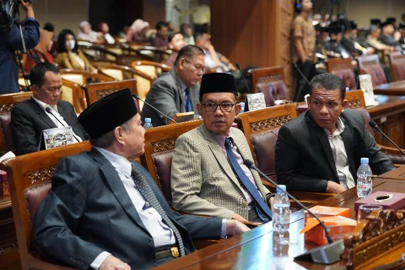 Rapat Paripurna LXXXVI (86) DPRD Provinsi Sumatera Selatan dengan Agenda Penandatangan Nota Kesepakatan bersama antara Pimpinan DPRD Prov. Sumsel dan Gubernur Sumatera Selatan terhadap KUA dan PPAS APBD Tahun Anggaran 2025, di Ruang Rapat Paripurna DPRD Prov. Sumsel.  (Kamis, 15/8/2024). Foto : viralsumsel.com /ril