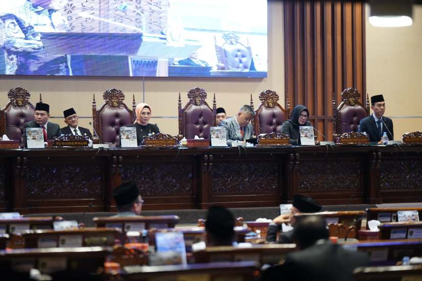 Rapat Paripurna LXXXVI (86) DPRD Provinsi Sumatera Selatan dengan Agenda Penandatangan Nota Kesepakatan bersama antara Pimpinan DPRD Prov. Sumsel dan Gubernur Sumatera Selatan terhadap KUA dan PPAS APBD Tahun Anggaran 2025, di Ruang Rapat Paripurna DPRD Prov. Sumsel.  (Kamis, 15/8/2024). Foto : viralsumsel.com /ril