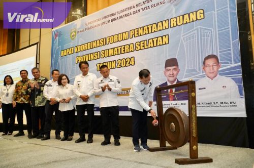 Percepat Sinkronisasi dan Integrasi RT/RW, Pj Gubernur Sumsel Elen Setiadi Buka Rakor Forum Penataan Ruang . Foto : viralsumsel.com /win Percepat Sinkronisasi dan Integrasi RT/RW, Pj Gubernur Sumsel Elen Setiadi Buka Rakor Forum Penataan Ruang . Foto : viralsumsel.com /win