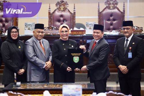 Pj Gubernur Elen Setiadi Bersama Pimpinan DPRD Sumsel Tandatangani Nota Kesepakatan KUA dan PPAS APBD Provinsi Tahun Anggaran 2025. Foto : viralsumsel.com /win