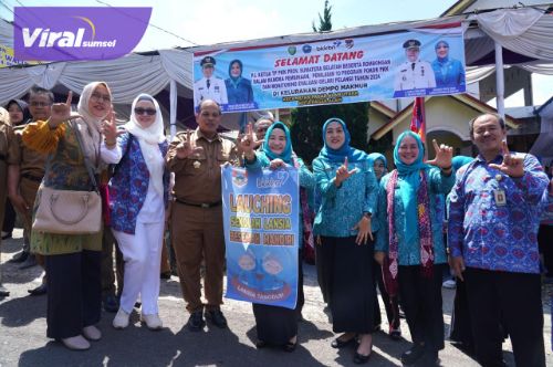 Pj Ketua TP PKK Sumsel Melza Elen Setiadi Launching Sekolah Lansia Besemah Mandiri Pagar Alam. Foto : viralsumsel.com /win