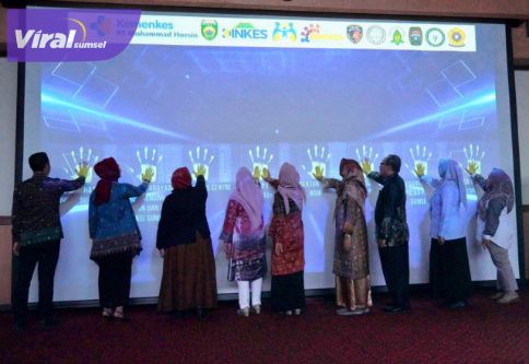 Pj Ketua TP PKK Sumsel Melza Elen Setiadi Launching Women & Children Crisis Centre RSMH. Foto : viralsumsel.com /win