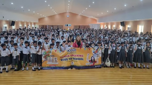 Kemeriahan Workshop Public Speaking di SD dan SMP Cinta Kasih Tzu Chi Bersama Priska Sahanaya, AGATIS, dan PRONAS. Foto: viralsumsel.com