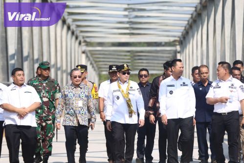 Pj Gubernur Elen Setiadi Resmikan Jembatan Air Lematang Sepanjang 140 Meter di Muara Enim . Foto : viralsumsel.com /win