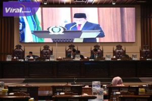 DPRD Provinsi Sumsel Mendengarkan Jawaban Gubernur atas Pandangan Umum Fraksi-fraksi Terhadap Raperda Perubahan APBD Provinsi Sumsel TA 2024. Foto : viralsumsel.com /ril