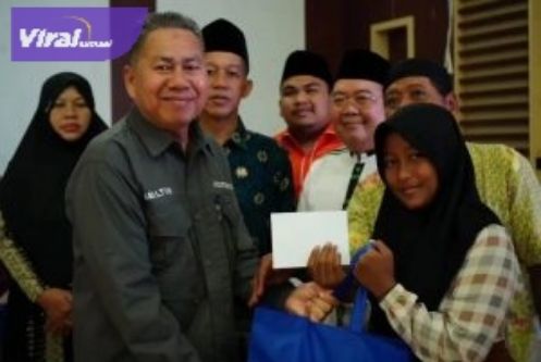 Hadiri Seminar Parenting “Mendidik Anak Bervisi Dunia dan Akhirat”. Foto : viralsumsel.com /man