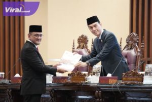 DPRD Provinsi Sumsel Mendengarkan dan Dapat Menerima Jawaban Gubernur atas Pandangan Umum Fraksi-fraksi Terhadap Raperda APBD Provinsi Sumsel TA 2025. Foto : viralsumsel.com /ril