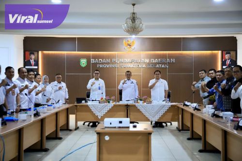 Sekda Sumsel Edward Candra Apresiasi Bapenda Provinsi Sumsel Atas Pencapaian Target PAD Semester 1 Tahun 2024 . Foto : viralsumsel.com /win