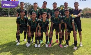 Piala Gubernur Sumsel U-15 2024 : Rain Poin Sempurna, Farmel Hatta Gunduli Martapura Old Star OKU Timur. Foto : viralsumsel.com /asa