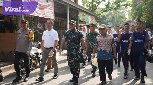 Jelang HUT TNI, Kodim OKI Gelar Baksos Bersih-Bersih Pasar Rakyat. Foto : viralsumsel.com ./zep