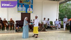 Calon Bupati (Cabup) Kabupaten Musi Banyuasin (Muba) Nomor Urut 1, Hj. Lucianty, hadir pada acara Galungan di Dusun 4, Desa Suka Damai, Kecamatan Tungkal Jaya, pada hari Rabu, tanggal 25 September 2024.. Foto : viralsumsel.com