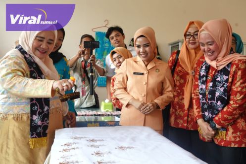 Penasihat DWP Sumsel Melza Elen Setiadi Motivasi Anggota DPW OKU Dukung Tugas Suami Sukseskan Program Pembangunan. Foto : viralsumsel.com /win