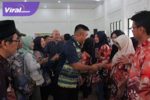 Ketua Rukun Tetangga (RT) di lingkungan Kecamatan Ilir Barat (IB) 2 Palembang, Kamis (26/9/2024) di gedung balai Kantor Camat setempat menerima insentif.. Foto : viralsumsel.com