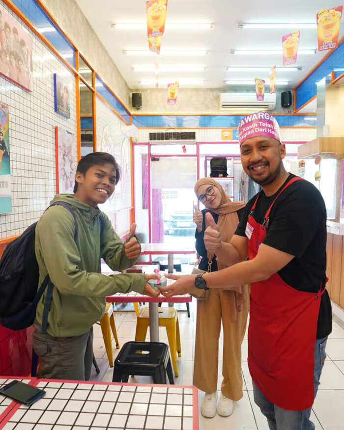 Rayakan Hari Pelanggan Nasional, Haus! Berikan Kejutan untuk WargaHaus. Foto: viralsumsel.com