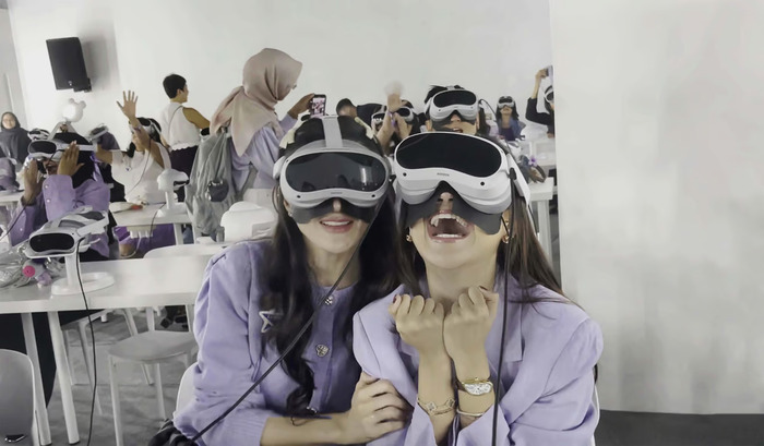 Serasa di Barisan Terdepan! Primeskills dan AMG Bawa Kamu Nonton BTS Pakai VR di BSTARVERSE. Foto: viralsumsel.com