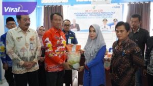 Pemkab OKI Salurkan Bansos CSR untuk Tekan Kemiskinan Ekstrem. Foto : viralsumsel.com /zep