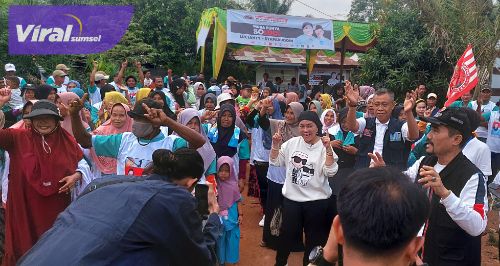 Nginap di Lalan, Pagi-pagi Lucianty Dikerumuni Warga, Jalan Sehat Sambil Serap Aspirasi. Foto : viralsumsel.com