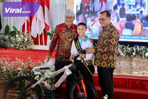 Sekda Sumsel Edward Candra Hadiri Deklarasi dan Pencanangan Bersih Narkoba di Kota Prabumulih . Foto : viralsumsel.com /win