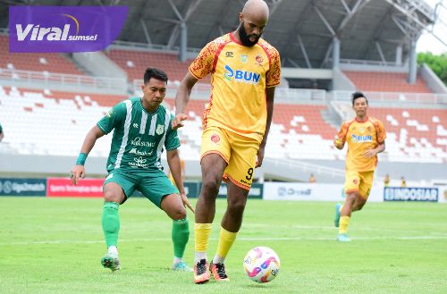 Pertandingan antara Sriwijaya FC vs PSMS Medan pada lanjutan Liga 2 2024/2025. Foto : mosfc