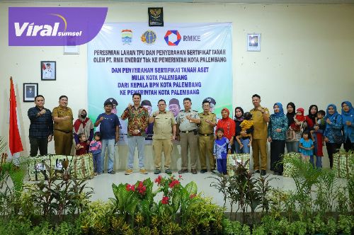 Pemkot Palembang Terima Bantuan CSR PT RMK Energy Tbk Berupa Lahan TPU. Foto : viralsumsel.com /ril