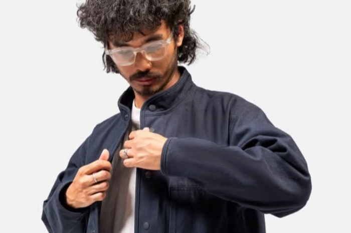 Inspirasi Outfit untuk Mahasiswa di Kampus: Tetap Keren bersama Bodypack. Foto: viralsumsel.com
