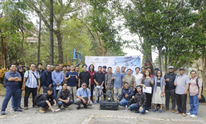 Pengoperasian LIDAR (PT Terra Drone Indonesia) Terra Drone Indonesia dan Ikatan Surveyor Indonesia Gelar Workshop "Teknologi LiDAR untuk Pemetaan Akurat". Foto: viralsumsel.com