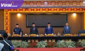 Moment Pj Wali Kota Palembang dan Pimpinan DPRD Kota Palembang Menyanyikan Lagu Indonesia Raya. Foto : Viralsumsel/Nto