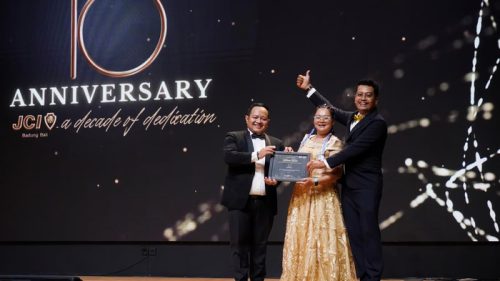 Evlin MFV dengan Tagline semua orang adalah contoh, Terpilih Sebagai Local President JCI Badung Bali. Foto : viralsumsel.com