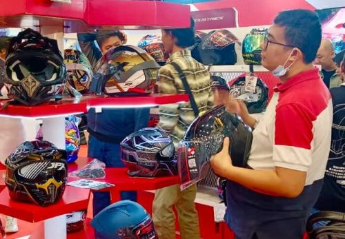 Hadir di IMOS 2024, DEALDULU Bagi Helm hingga Labubu Gratis! Foto : viralsumsel.com