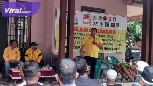 Islan Hanura Saat Melakukan Paparan di Hadapan Masyarakat Kecamatan Batang Hari Leko. Foto : Viralsumsel/Nto