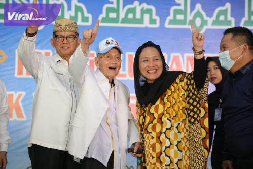 Ayah Mantan Bupati Pahri Azhari Kemenangan Hj Lucianty di Desa Simpang Sari Harus Diatas 85 Persen. Foto : viralsumsel.com /ril