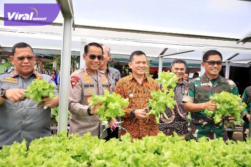 Pj Gubernur Elen Setiadi Apresiasi Kodam II/ Sriwijaya Memperkuat Ketahanan Pangan Lokal Dengan Inisiasi Urban Farming. Foto : viralsumsel.com /win
