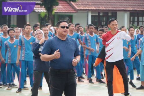 Pj Wako dan Jajaran Pemkot Senam Bersama di SMPN 9 Lubuk Linggau. Foto : viralsumsel.com /min