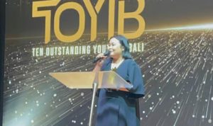 NI MADE REDINA WATI, Pemenang TOYIB 2024 JCI Badung Bali di bidang Humanitarian. Foto : viralsumsel.com