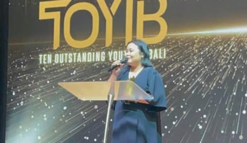 NI MADE REDINA WATI, Pemenang TOYIB 2024 JCI Badung Bali di bidang Humanitarian. Foto : viralsumsel.com