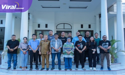 Ketua Umum DPP PJS Mahmud Marhaba disampingi Ketum DPD PJS Gorontalo Johan Rumampuk dan sejumlah Pengurus DPC PJS Pohuwato saat diterima oleh Pj Bupati Pohuwato Suharsi Igirisa, Selasa (12/10/2024.