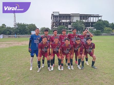 Sepak Bola Porkot Palembang 2024 : Tensi Pertandingan Keras, SU 2 Malaju ke Final. Foto : viralsumsel.com /asa