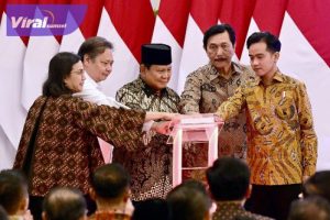 Pj Gubernur Elen Setiadi Terima Langsung DIPA dan Daftar Alokasi Transfer Ke Daerah TA 2025 . Foto : viralsumsel.com /win