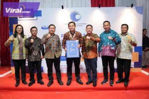 Pemkot Palembang Terima Penghargaan Peduli HAM. Foto : viralsumsel.com /nto