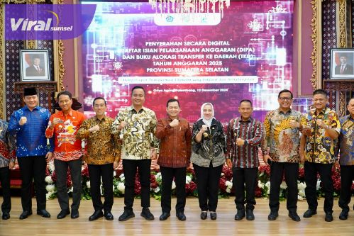 Serahkan DIPA dan TKD Anggaran 2025, Pj Gubernur Elen Setiadi Dorong Bupati/Walikota Segera Realisasikan Dana Desa Untuk Kesejahteraan Masyarakat. Foto : viralsumsel.com/ril