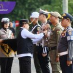 Pj Gubernur Elen Setiadi Pimpin Apel Gelar Pasukan Operasi Lilin Musi 2024. Foto : viralsumsel.com /win